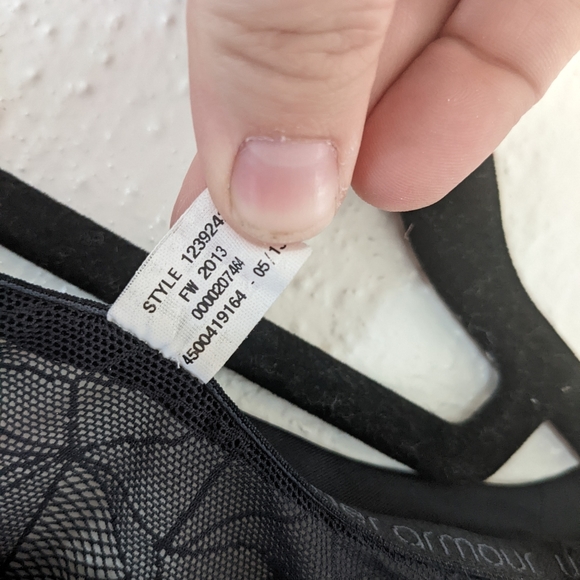 Women's Under Armour Athletic Shirt w/Sexy Mesh Black - Picture 6 of 7